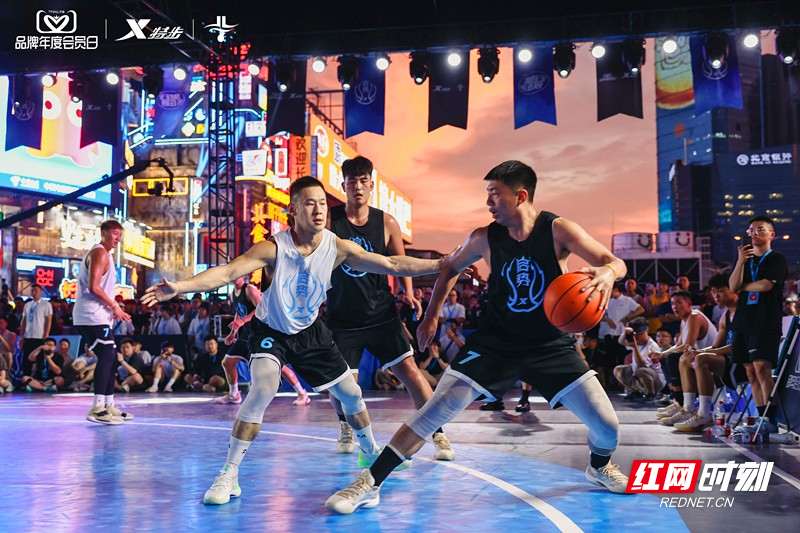 熊猫体育app-包含火爆气氛!篮球赛场主场球迷疯狂的词条