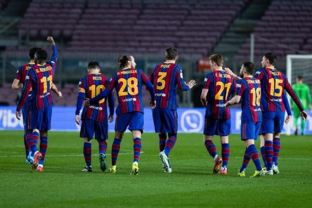 包含塞维利亚主场告捷，压哨绝杀为球队赢得胜利的词条