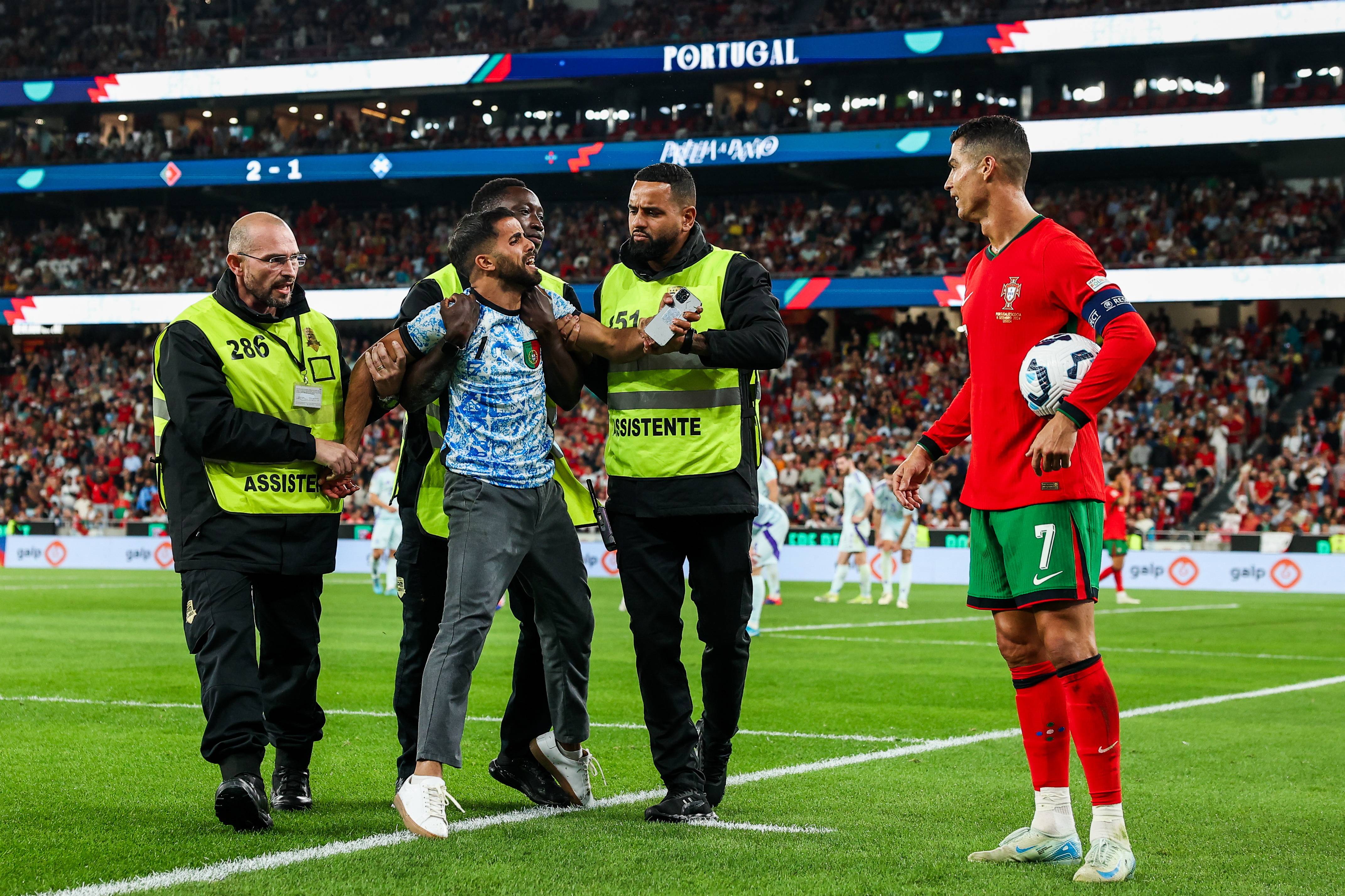 葡萄牙国家队主帅调整阵容备战比赛,意在获胜的简单介绍 葡萄牙国家队主帅调整阵容备战比赛,意在获胜的简单介绍