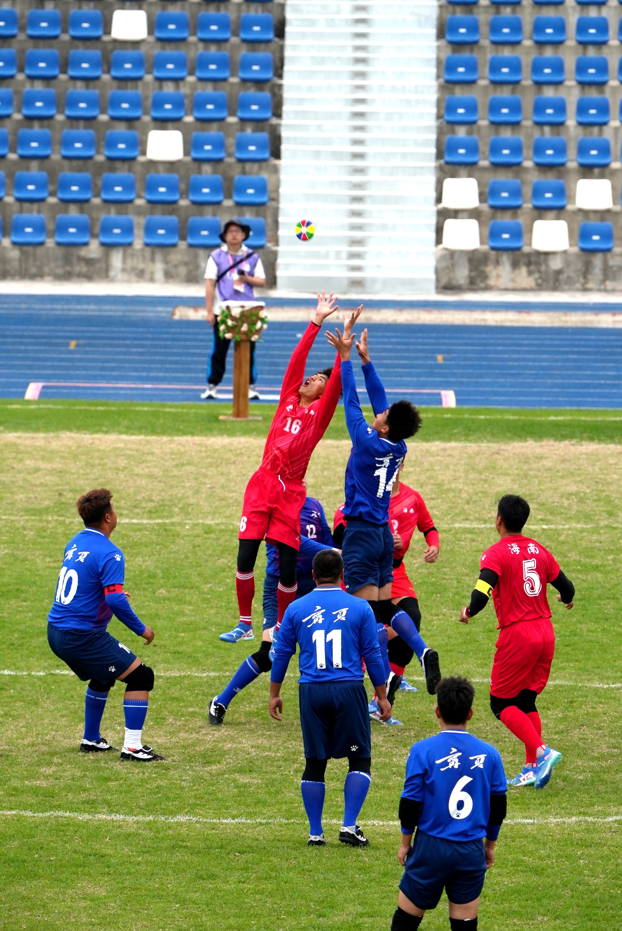 熊猫体育-沙尔克队在激烈角逐中夺得半决赛资格