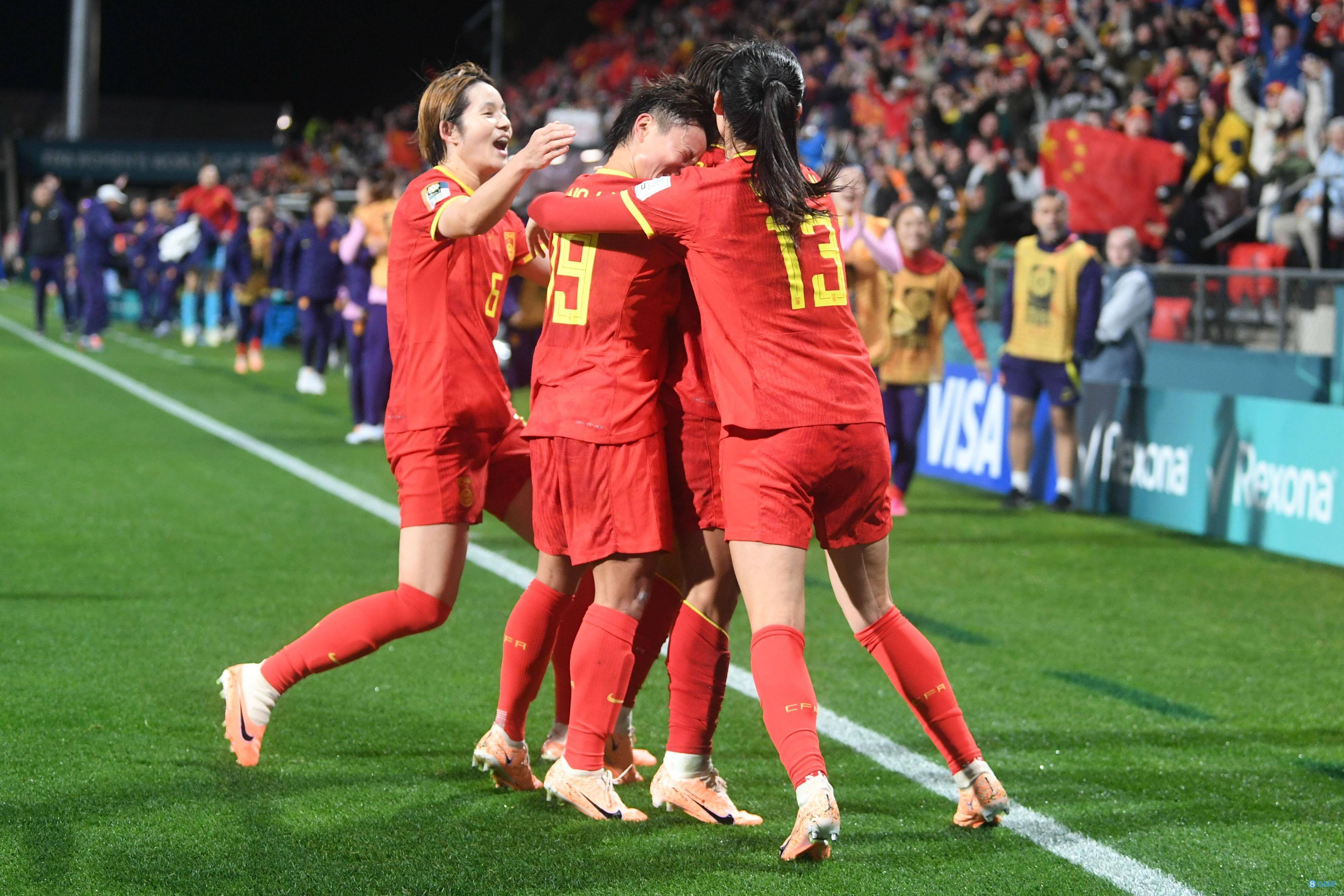 中国女足队员在比赛中充分展现团队合作 中国女足队员在比赛中充分展现团队合作