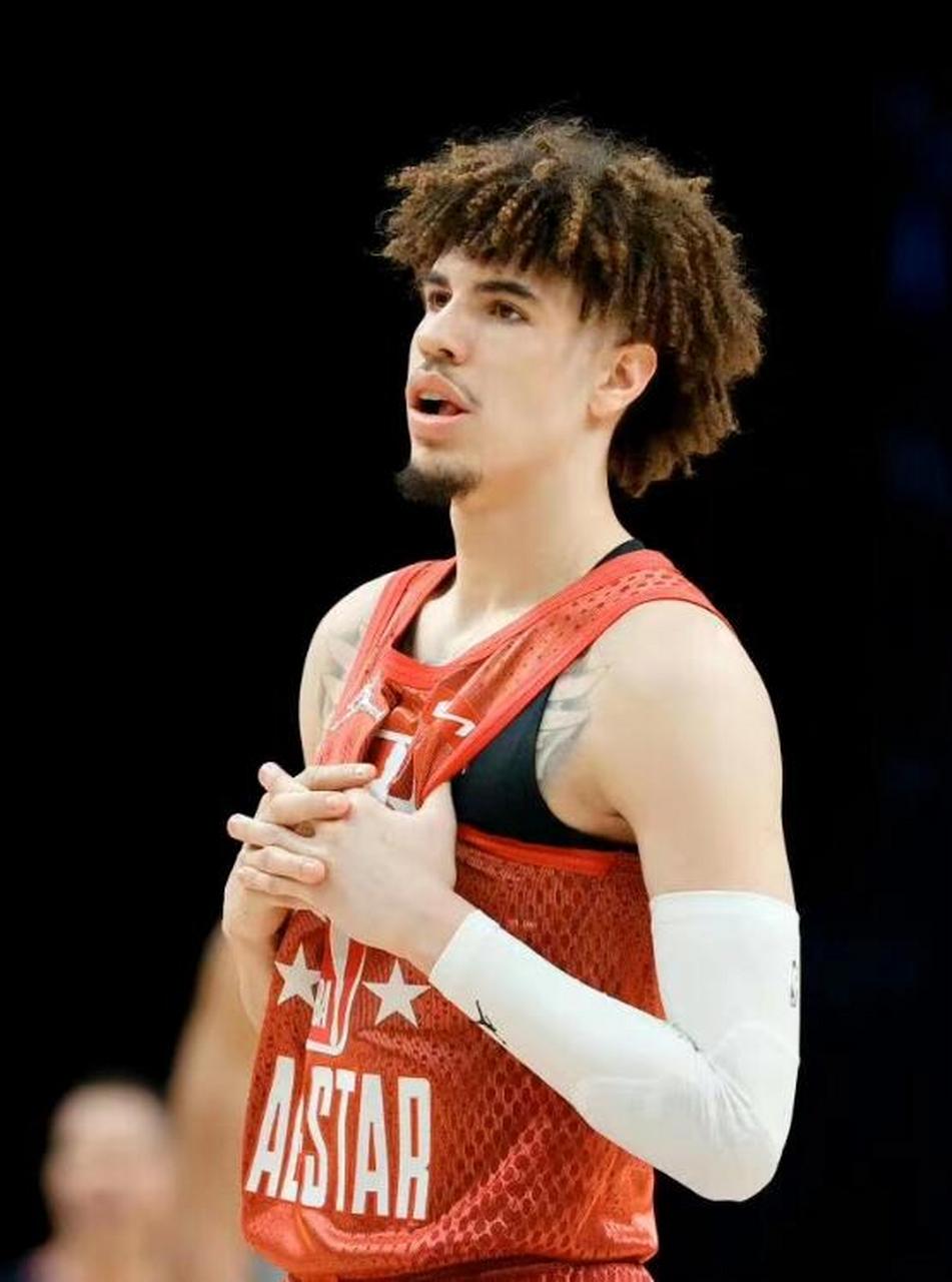 熊猫直播-黄蜂队新秀拉梅洛·鲍尔因伤缺席本赛季比赛的简单介绍