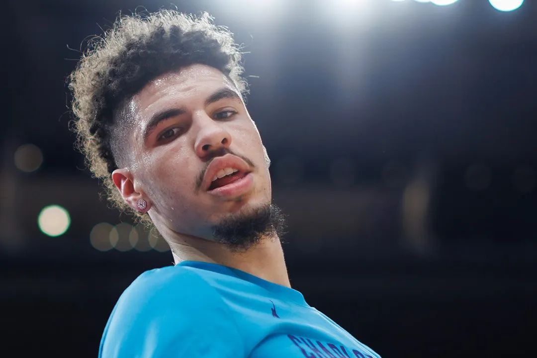 黄蜂队新秀拉梅洛·鲍尔因伤缺席本赛季比赛的简单介绍 黄蜂队新秀拉梅洛·鲍尔因伤缺席本赛季比赛的简单介绍