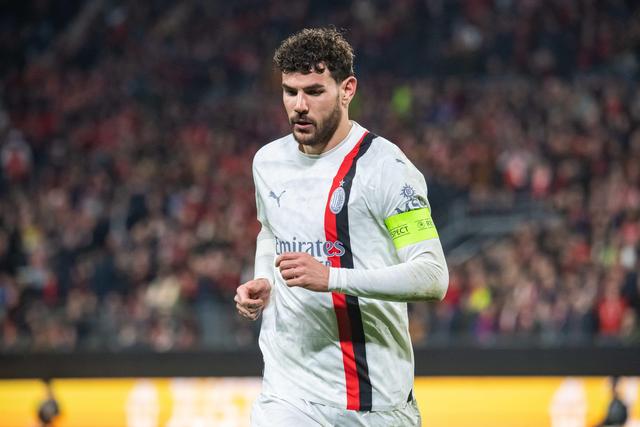 包含AC米兰逼平维罗纳,暂时止住颓势的词条 包含AC米兰逼平维罗纳,暂时止住颓势的词条