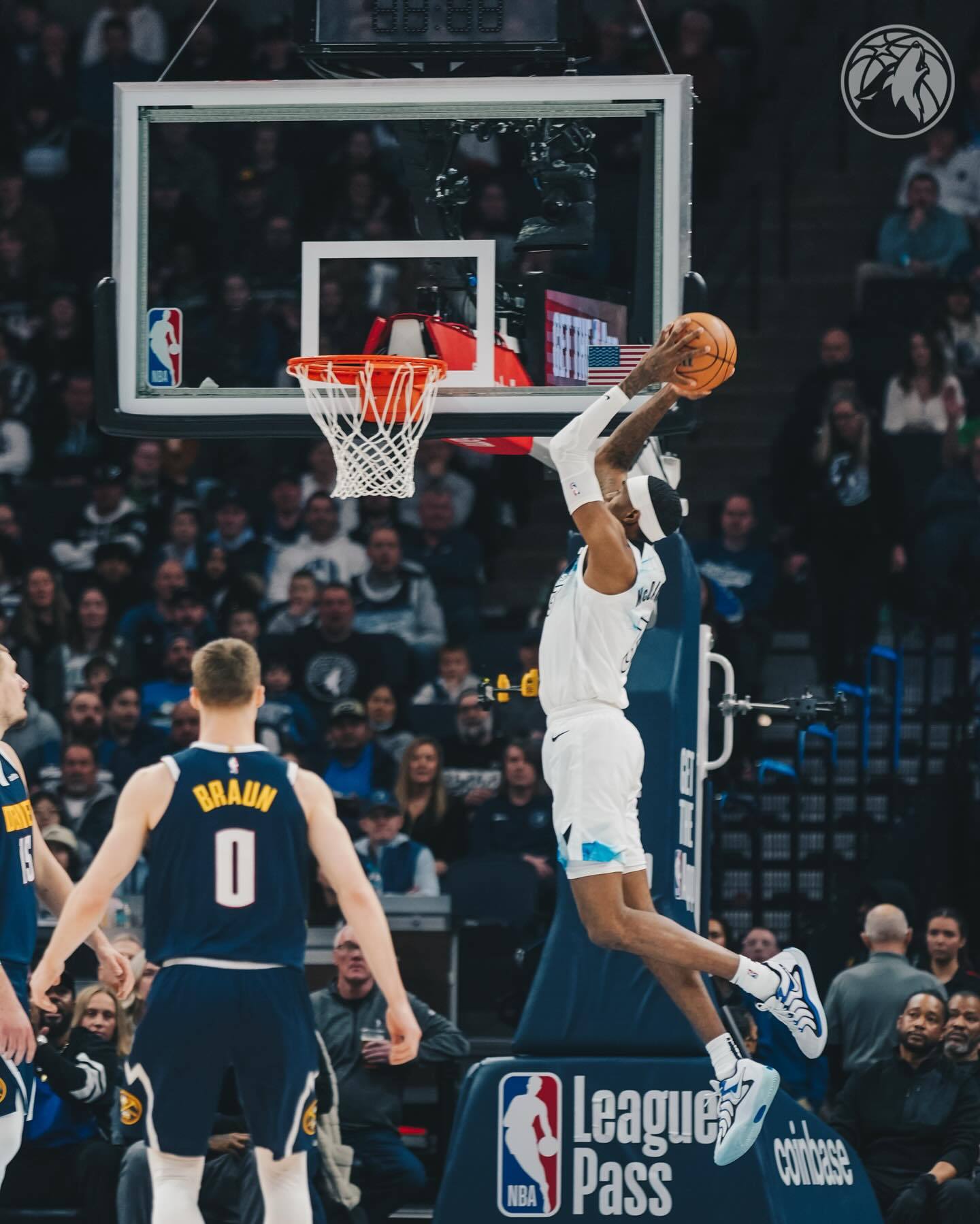 熊猫体育官方网站-森林狼艰难晋级,东部半决赛逆袭成功