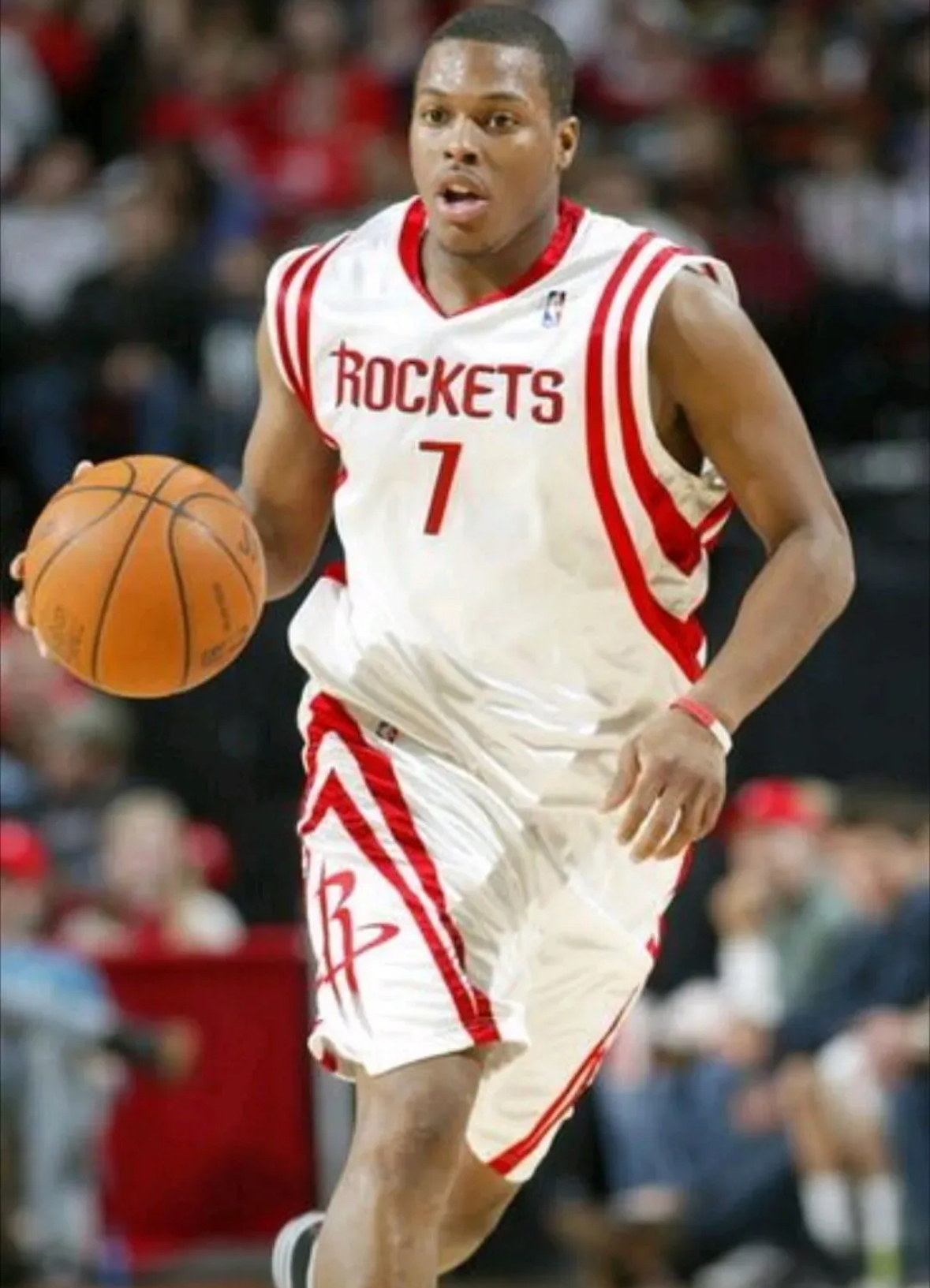 熊猫体育直播-猛龙后卫洛瑞因伤缺席关键战役背水一战