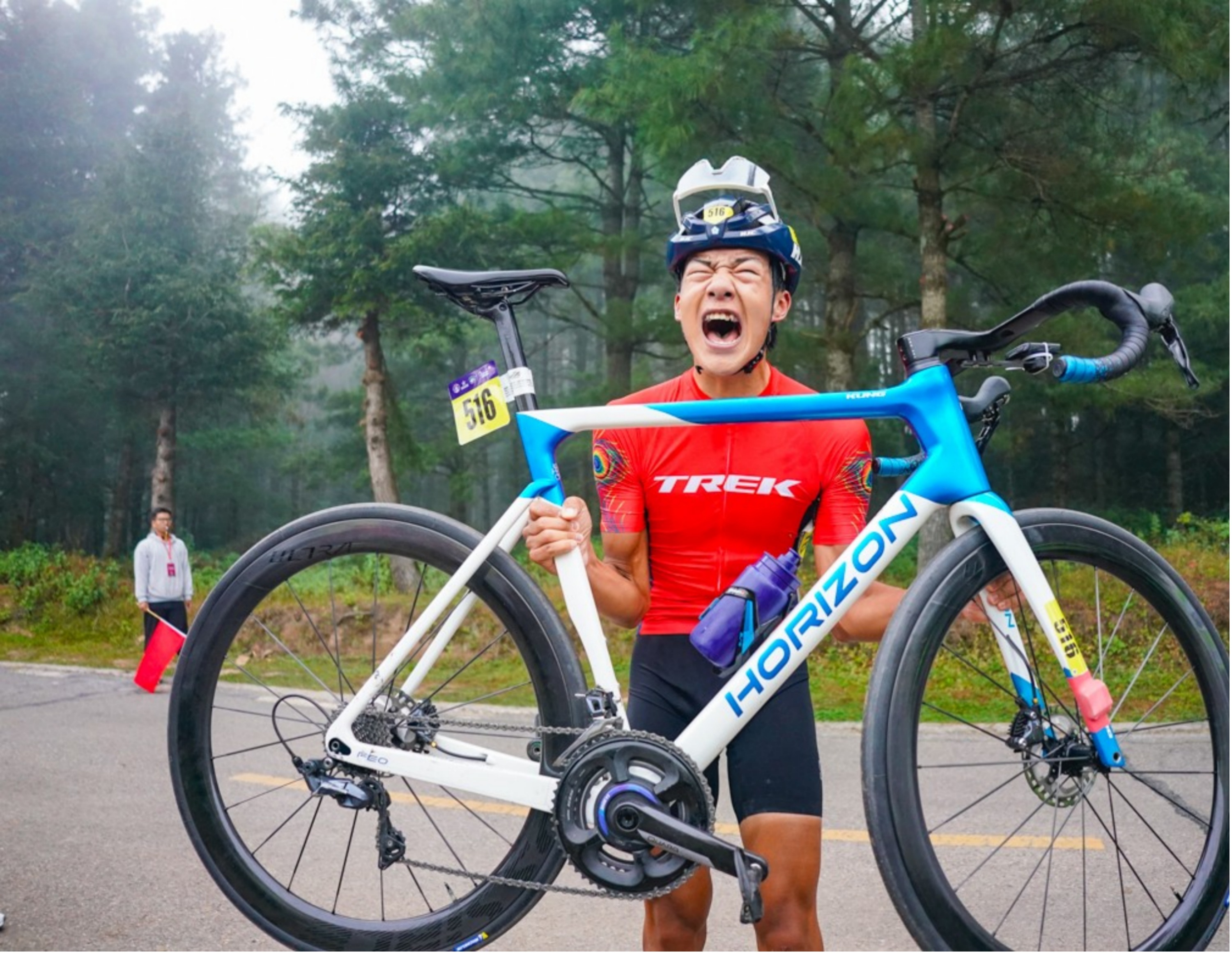 熊猫直播官网-挑战极限!北美自行车选手勇夺冠军