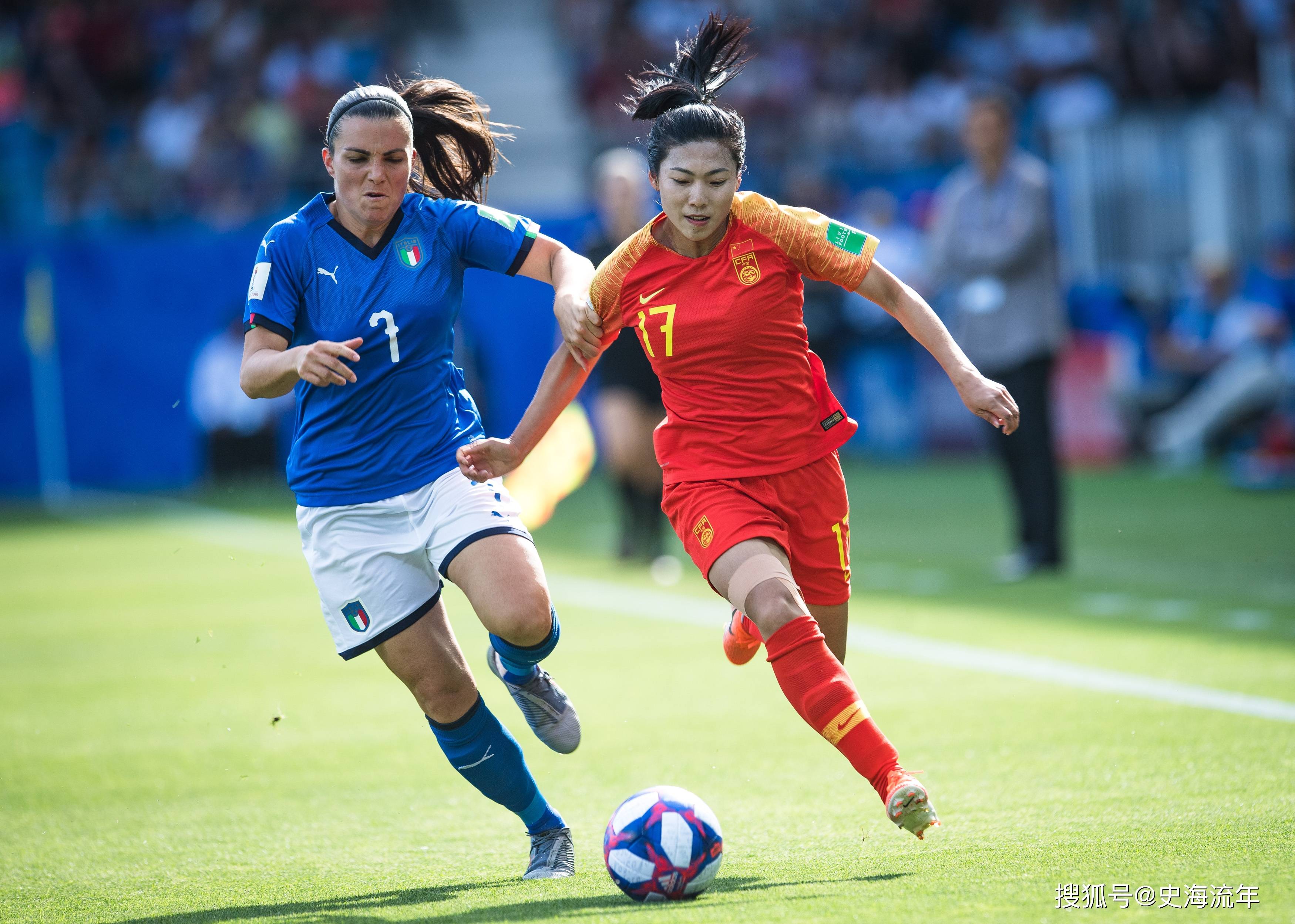 中国女足再次登顶比赛,夺得冠军 中国女足再次登顶比赛,夺得冠军