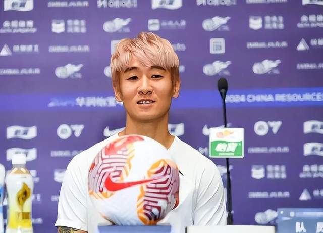 柏林赫塔球员荣膺最佳球员,引发球迷热议期待更多成绩的简单介绍 柏林赫塔球员荣膺最佳球员,引发球迷热议期待更多成绩的简单介绍