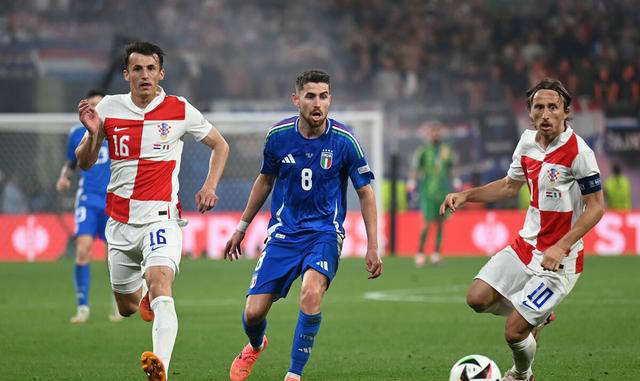 匈牙利队在比赛中击败罗马尼亚队,获得胜利 匈牙利队在比赛中击败罗马尼亚队,获得胜利