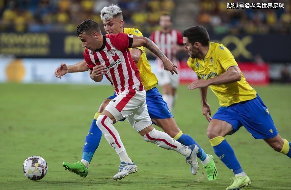 足球联赛争夺激烈:球队士气高涨备战状态良好 足球联赛争夺激烈:球队士气高涨备战状态良好