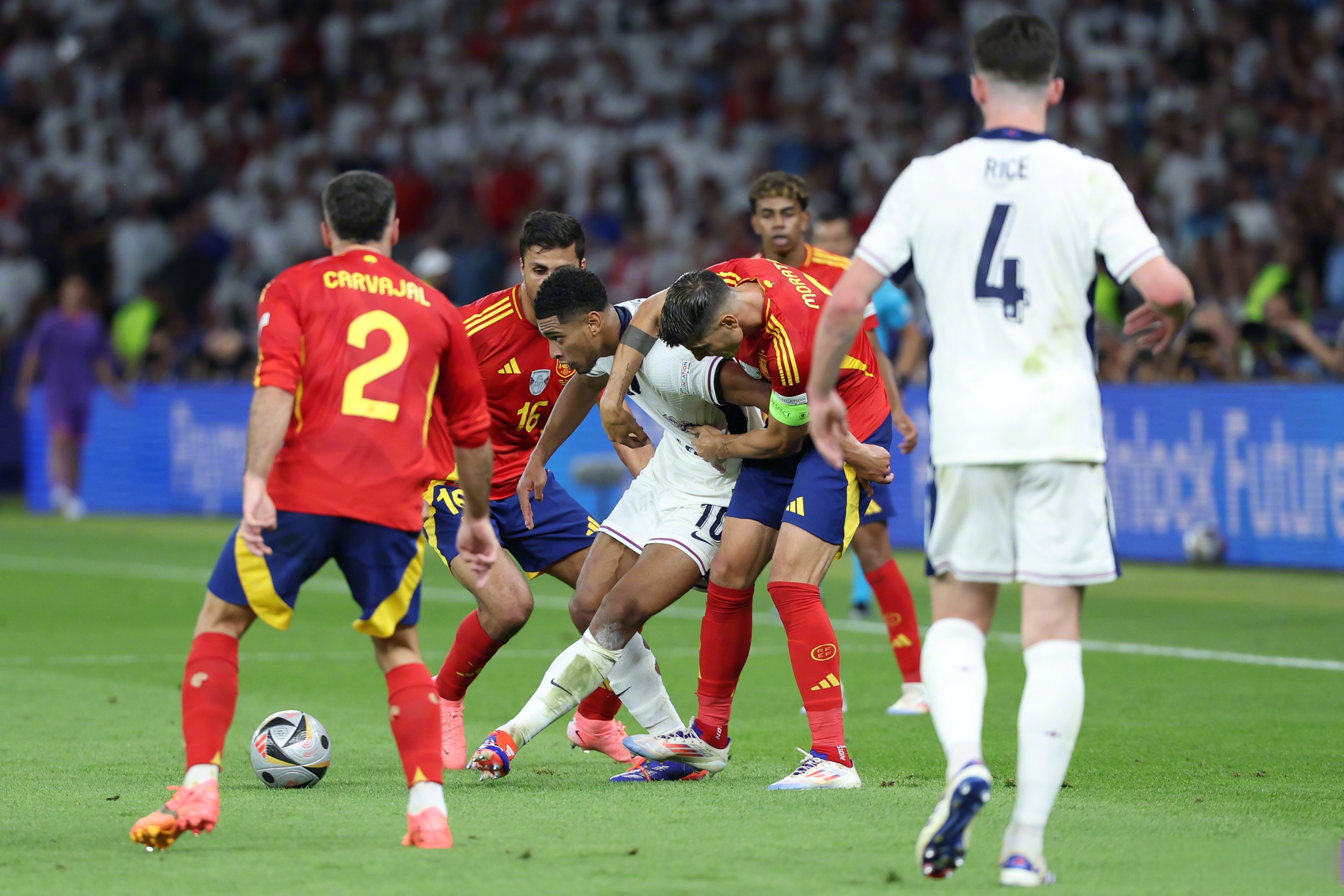 熊猫直播tv-欧洲杯赛场上豪情万丈,国家队争夺胜利的简单介绍