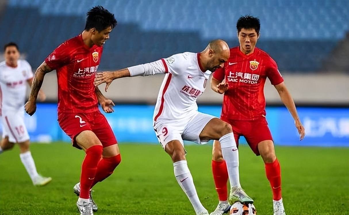 球员出色表现助球队晋级成功 球员出色表现助球队晋级成功