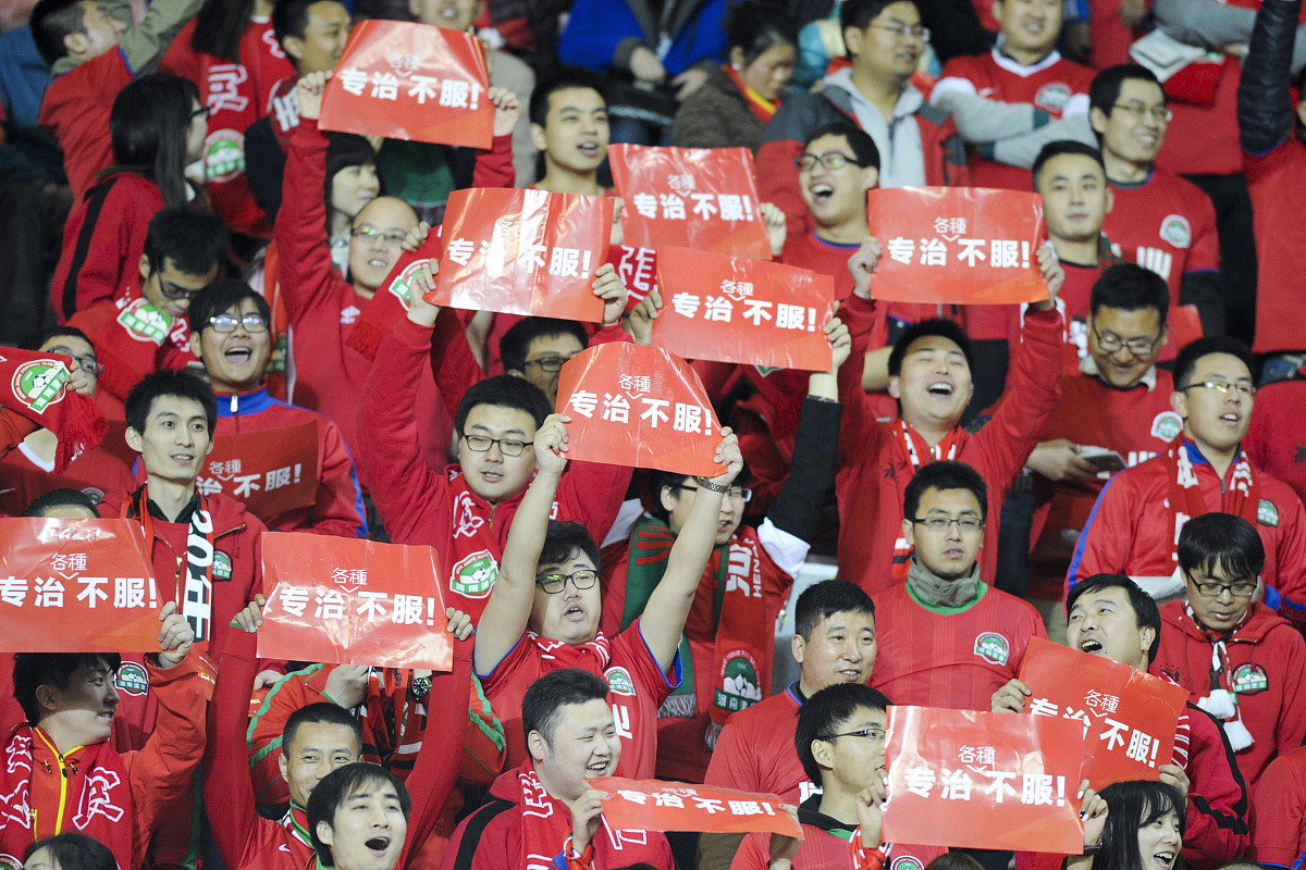 球员个人表现出众,为球队带来胜利 球员个人表现出众,为球队带来胜利