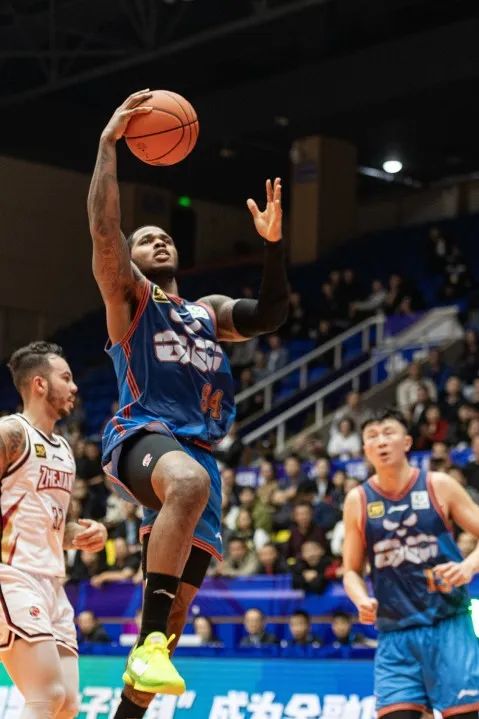 云南男篮客场击败四川男篮,取得胜利 云南男篮客场击败四川男篮,取得胜利