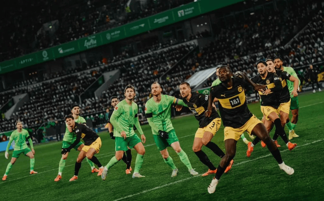 包含沃尔夫斯堡客场告捷，将士们斩获三分的词条