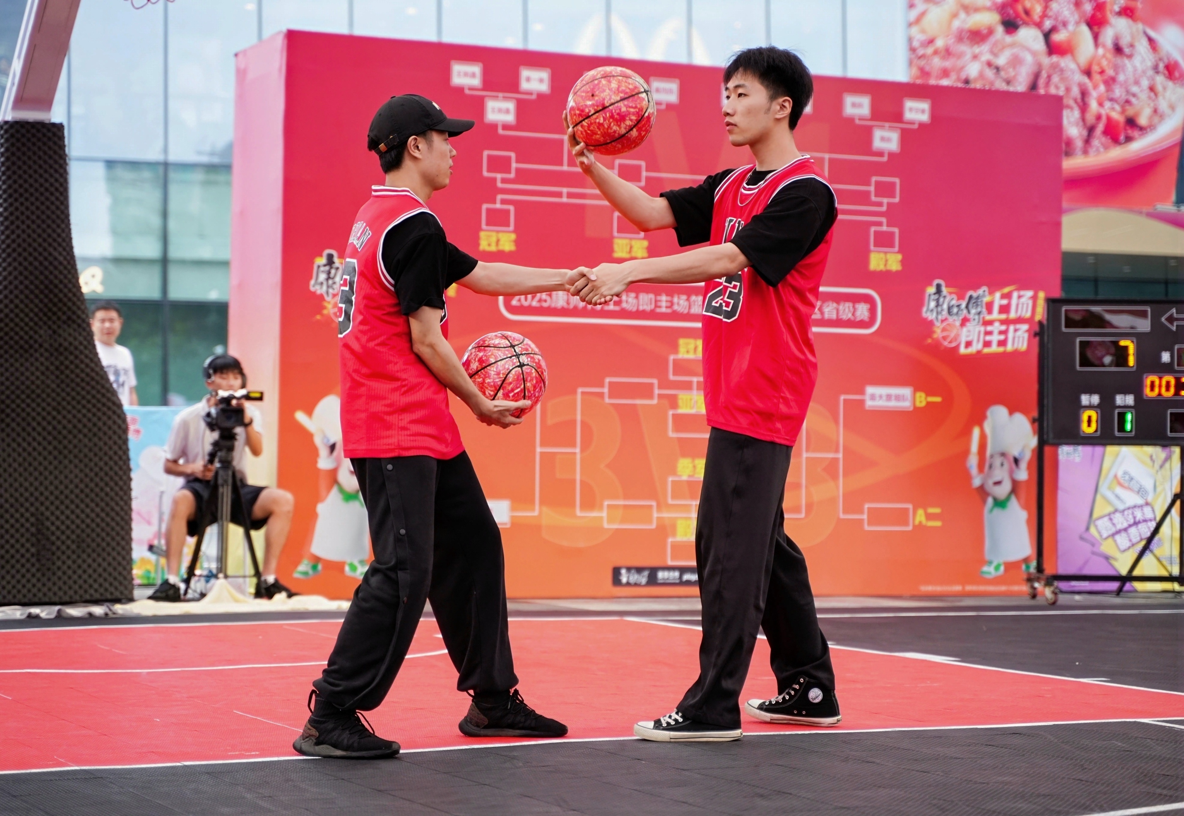 熊猫体育官方网站-东西部明星球员对决,中国篮球联赛点燃激情的简单介绍
