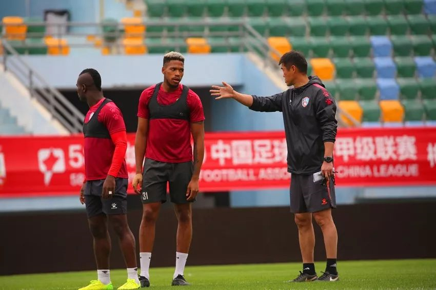 强强对话!中超巨匠火爆交锋 强强对话!中超巨匠火爆交锋