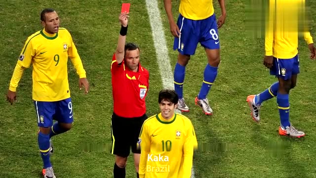 耶德尔获得红牌罚下,对球队造成困扰 耶德尔获得红牌罚下,对球队造成困扰