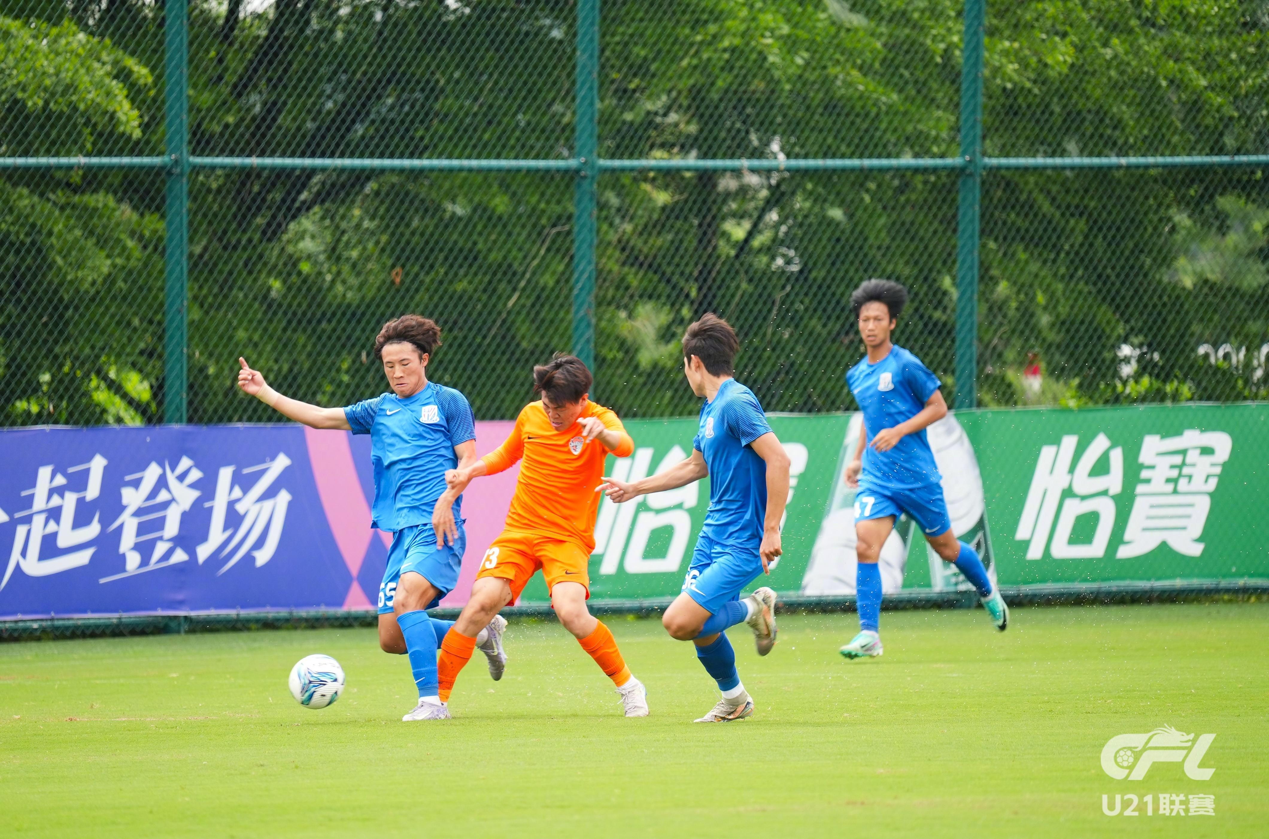 熊猫体育app-国内足球联赛竞争白热化,观众热情高涨