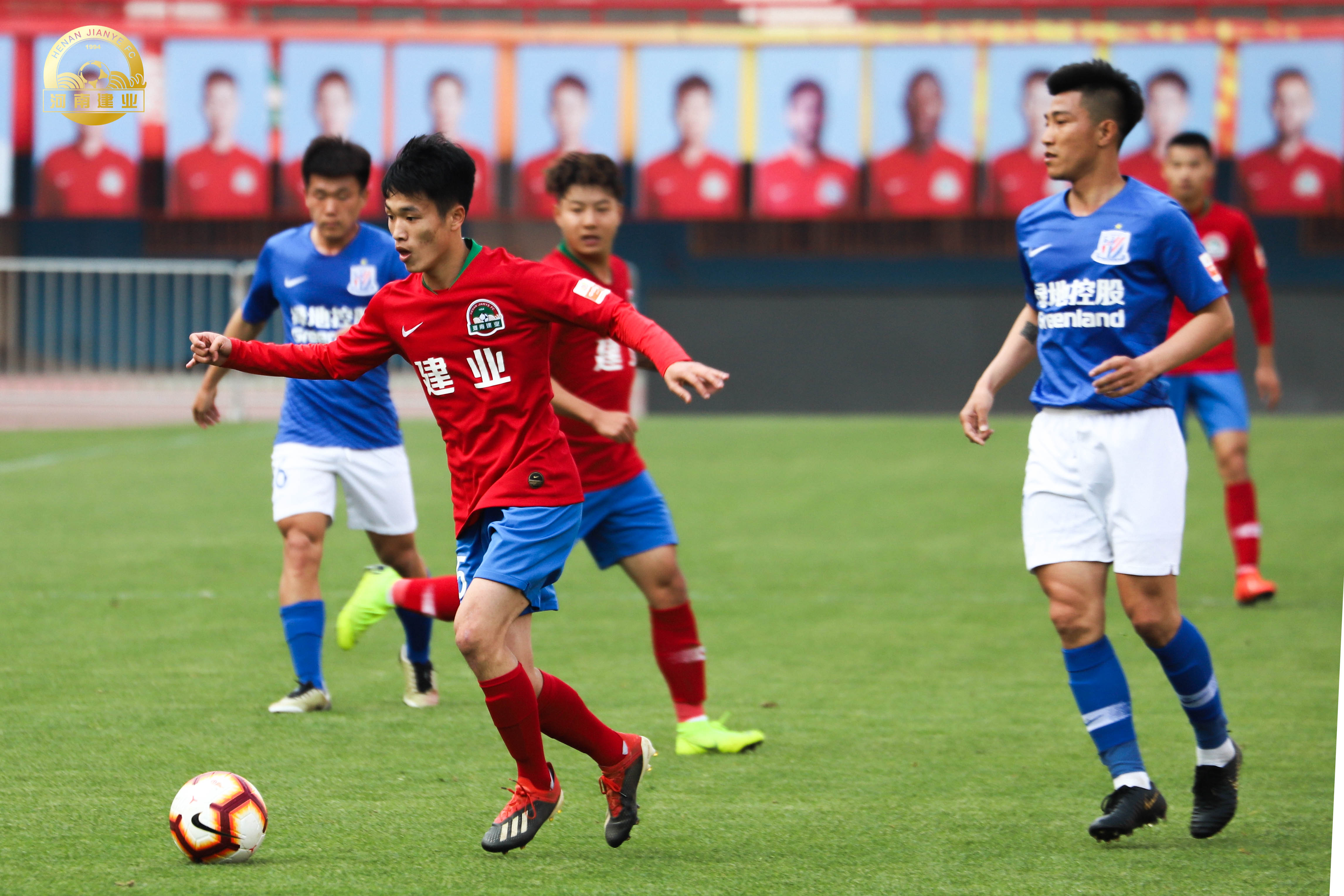 熊猫体育官方网站-河南建业队惜败于对手,积分滑落