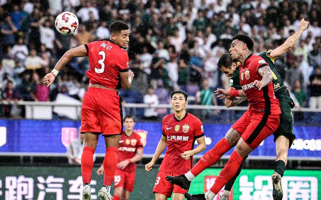 前所未有的跌宕起伏,中超赛场上发生多起惊心动魄的战斗 前所未有的跌宕起伏,中超赛场上发生多起惊心动魄的战斗