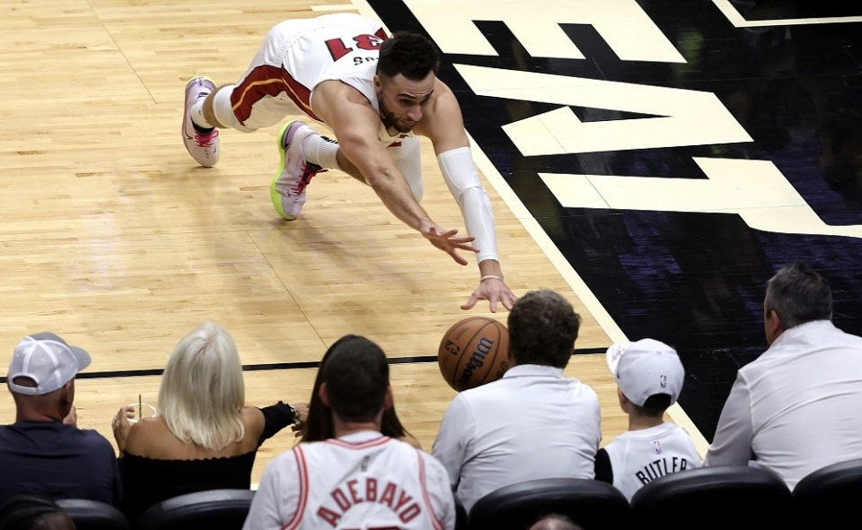 大洋洲球队面临压力,尽力争取一场胜利 大洋洲球队面临压力,尽力争取一场胜利