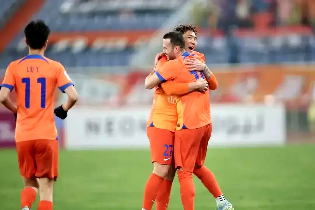 熊猫体育官方网站-山东鲁能门将神扑力阻对手,带领球队取胜