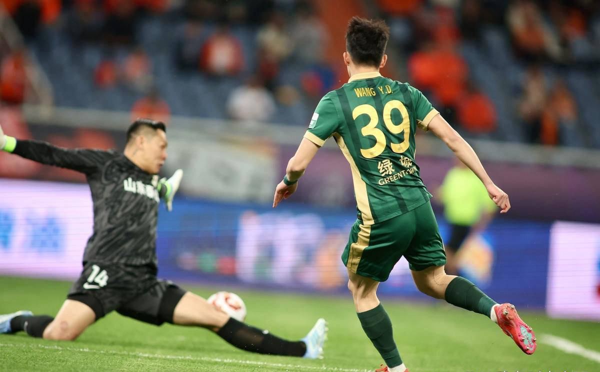 熊猫体育平台-青年球员崭露头角,为球队带来希望