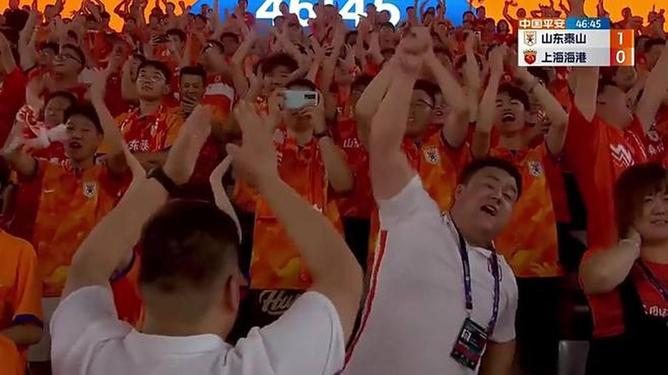 熊猫TV-贵州男篮获胜在望,球迷热情支持