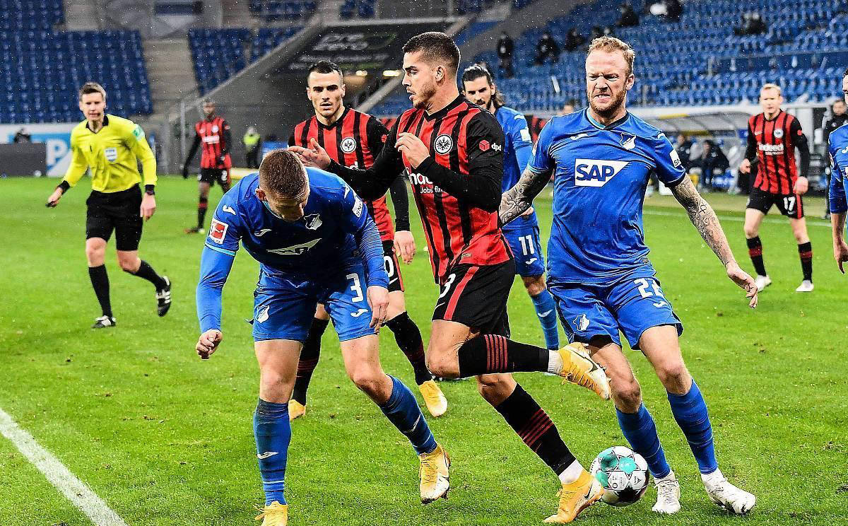 熊猫体育-柏林赫塔主场战胜对手,豪取三分