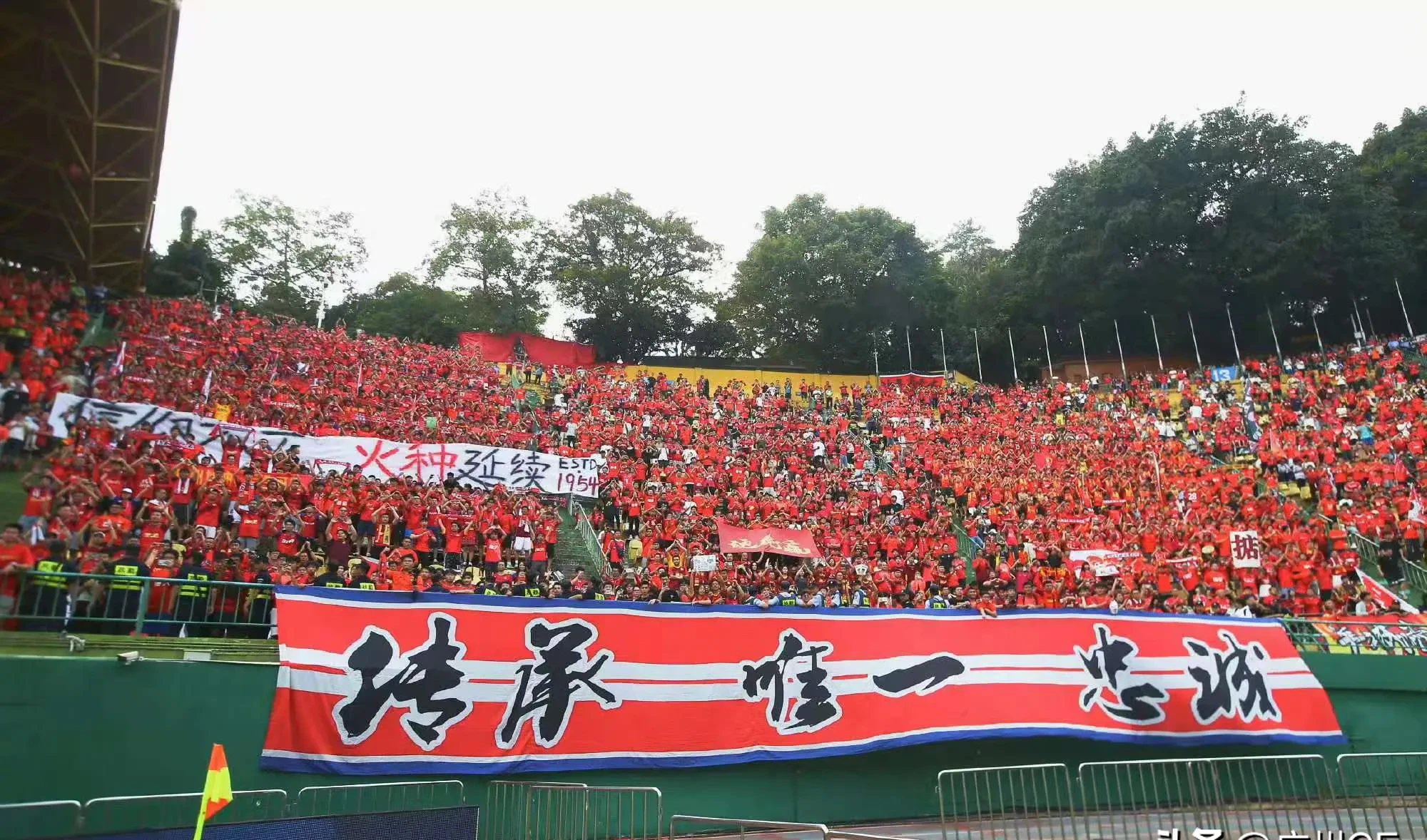 广州恒大在主场大获全胜,晋级下一轮 广州恒大在主场大获全胜,晋级下一轮