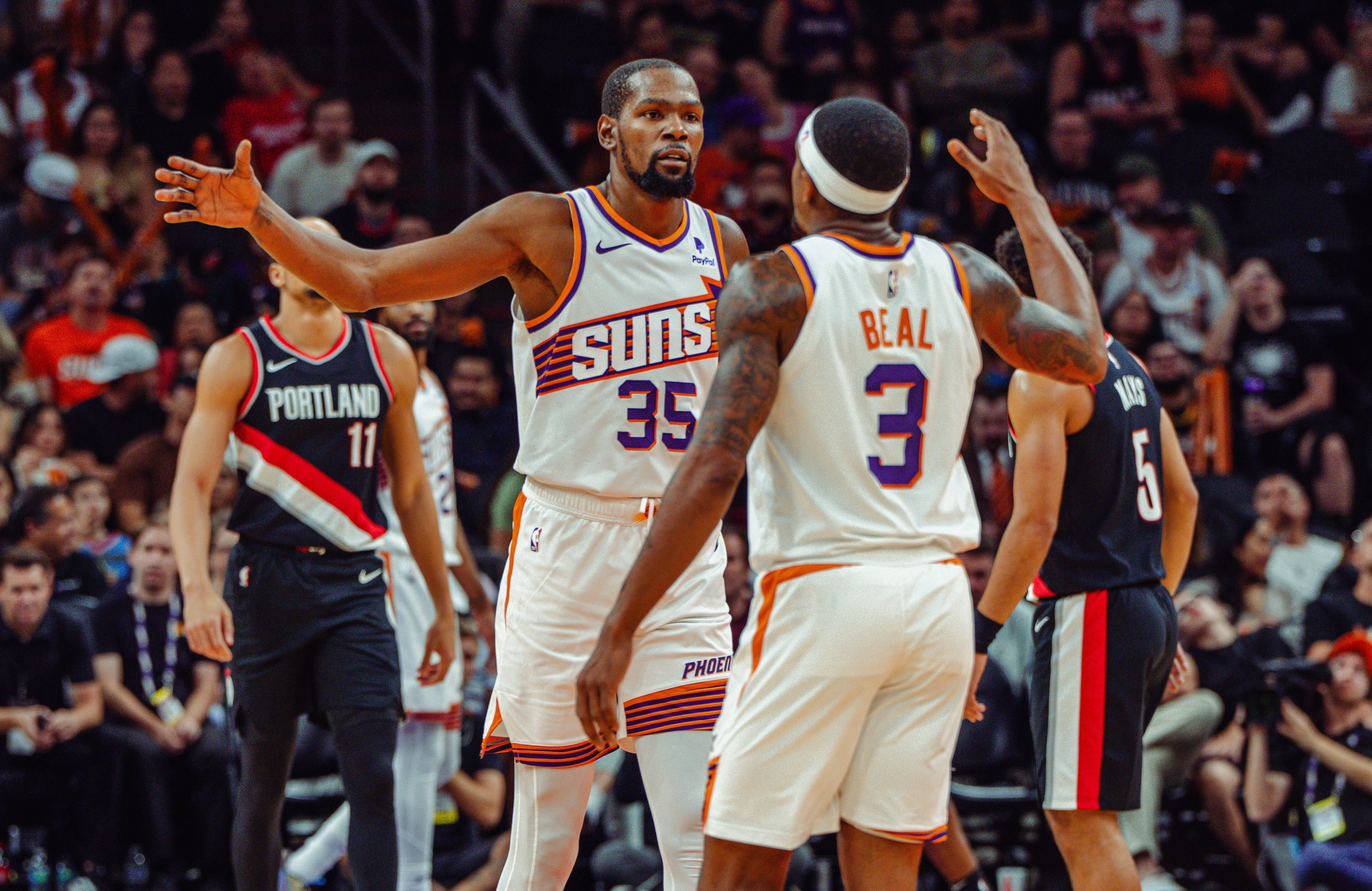 球队防守端表现强劲,力压对手取得胜利 球队防守端表现强劲,力压对手取得胜利