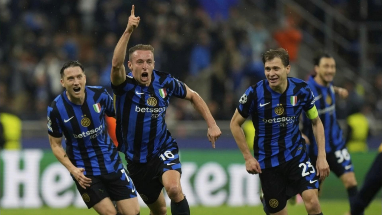 曼联斯旺西-平局,卢卡古共射入绝杀关键球的简单介绍 曼联斯旺西-平局,卢卡古共射入绝杀关键球的简单介绍