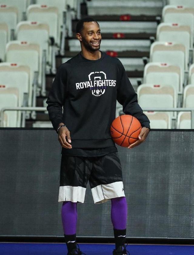 熊猫直播平台-黑龙江男篮外援稳健作战,带队成功