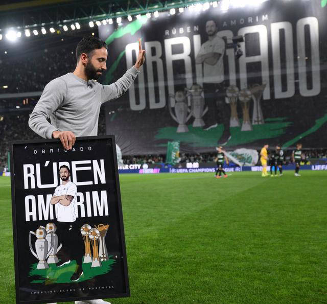 索尔斯克亚喜笑颜开，曼联主场大胜