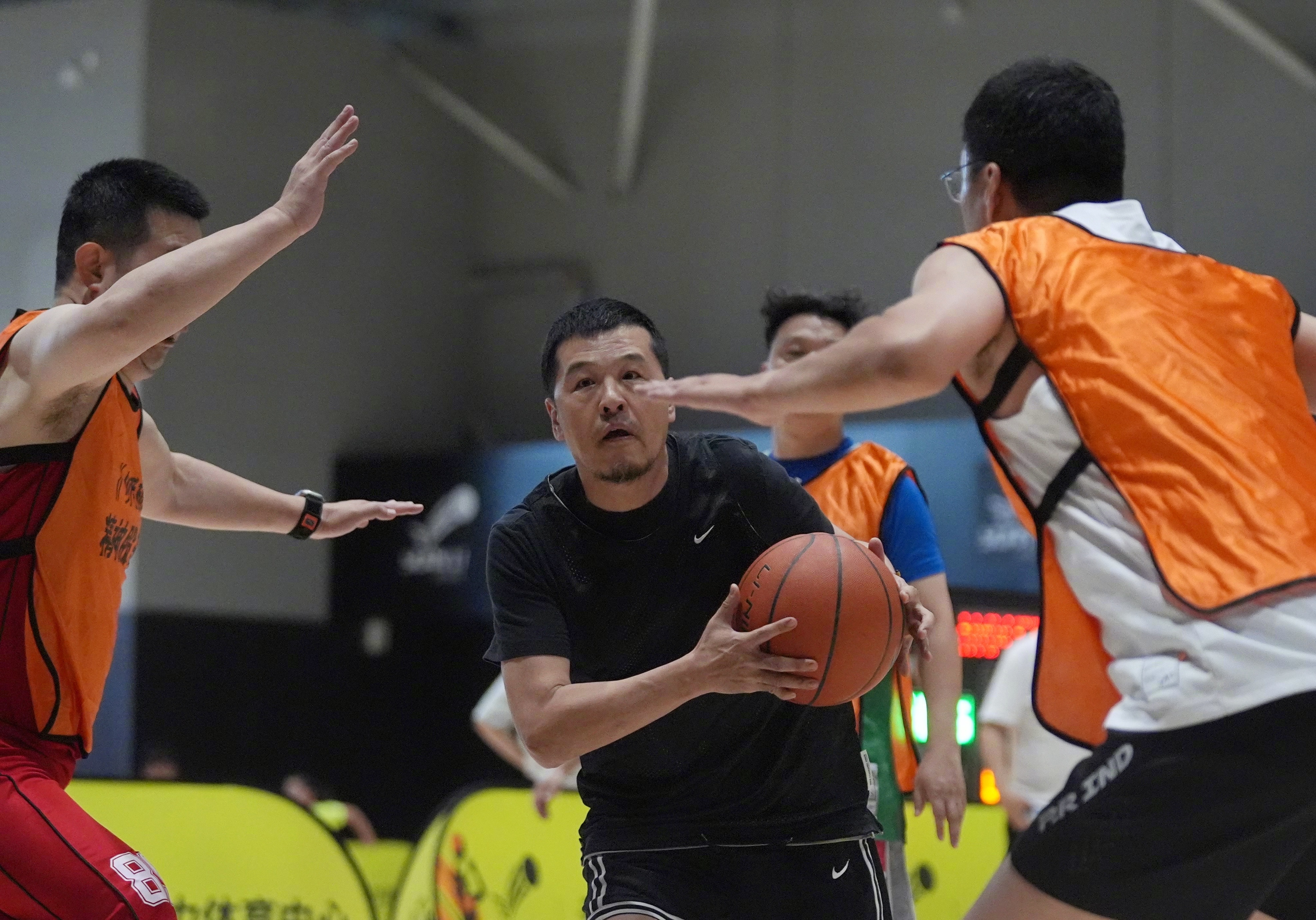 熊猫直播tv-包含沙尔克04球员积极拼搏,全力以赴的词条