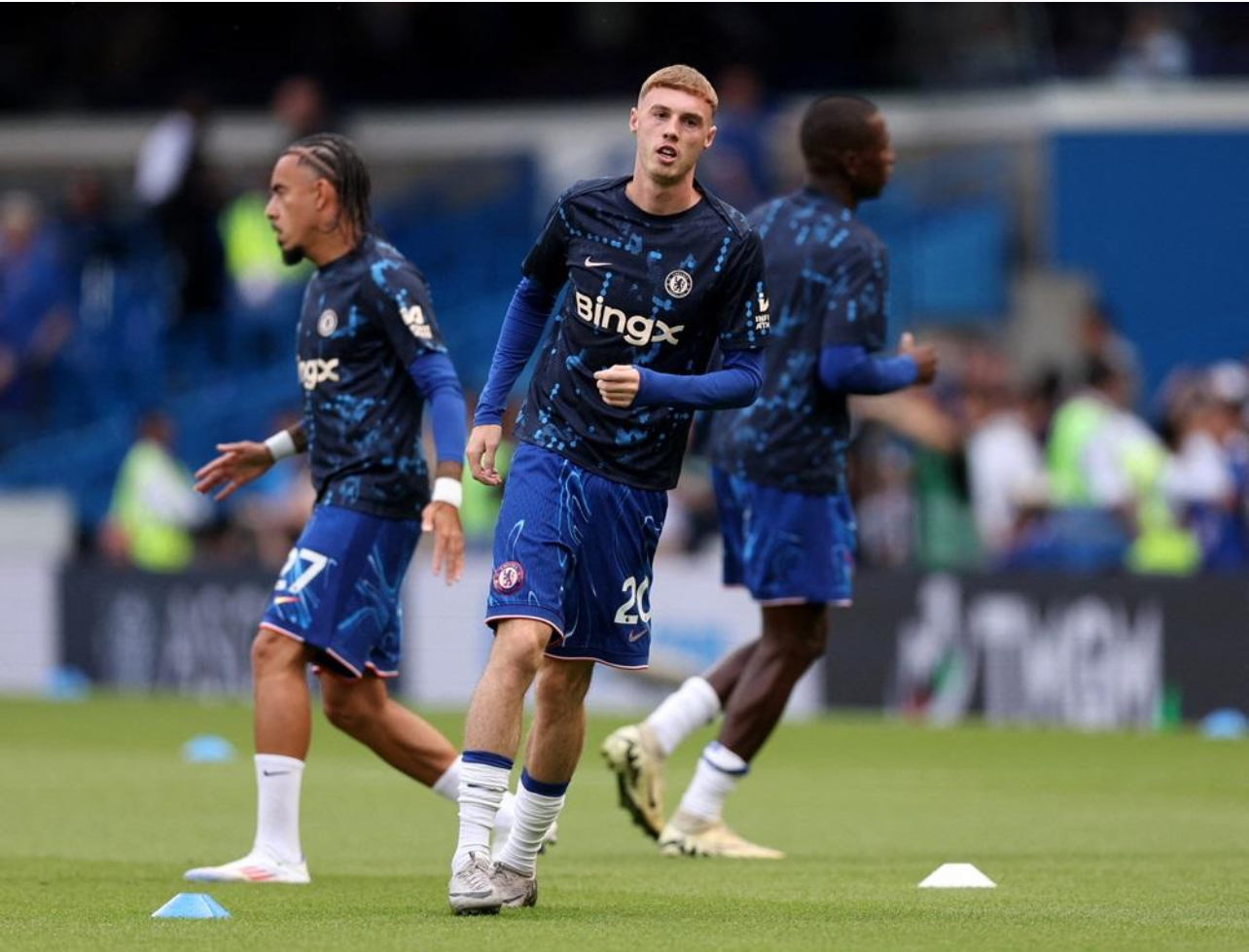 英超新星闪耀场上,年轻球员带领球队飞跃 英超新星闪耀场上,年轻球员带领球队飞跃