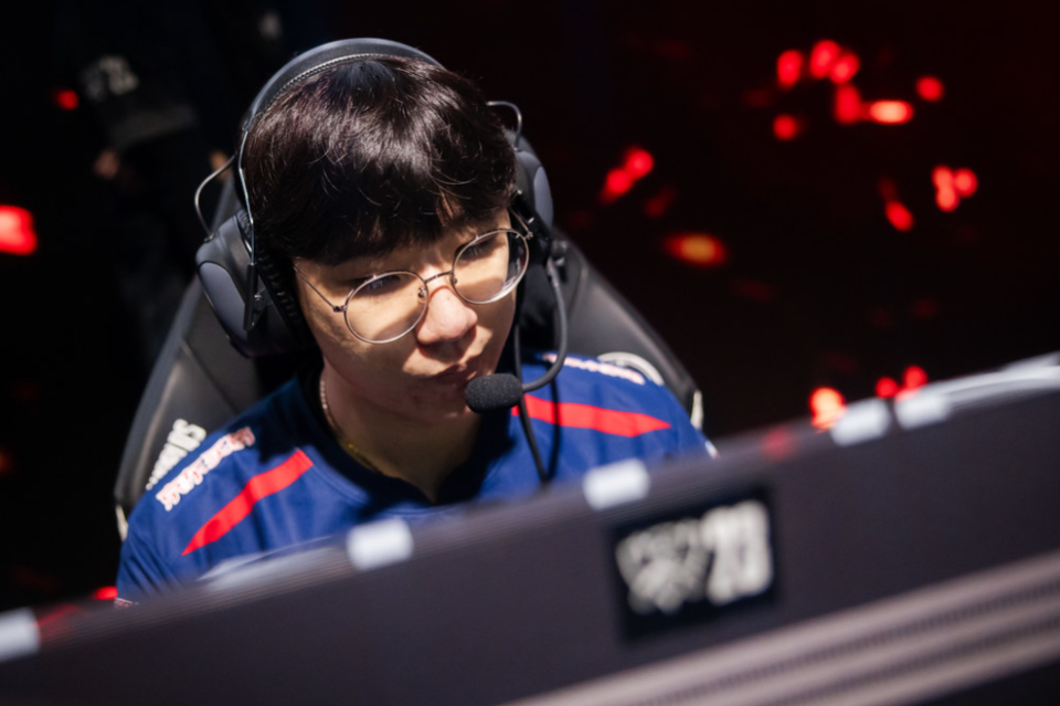 JDG险胜FNC,Ruler极限生还后反打宿敌对决半决赛,技惊四座 JDG险胜FNC,Ruler极限生还后反打宿敌对决半决赛,技惊四座