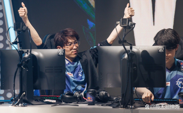 T1血洗DFM,Viper拿下关键大龙激烈交锋半决赛,技惊四座 T1血洗DFM,Viper拿下关键大龙激烈交锋半决赛,技惊四座